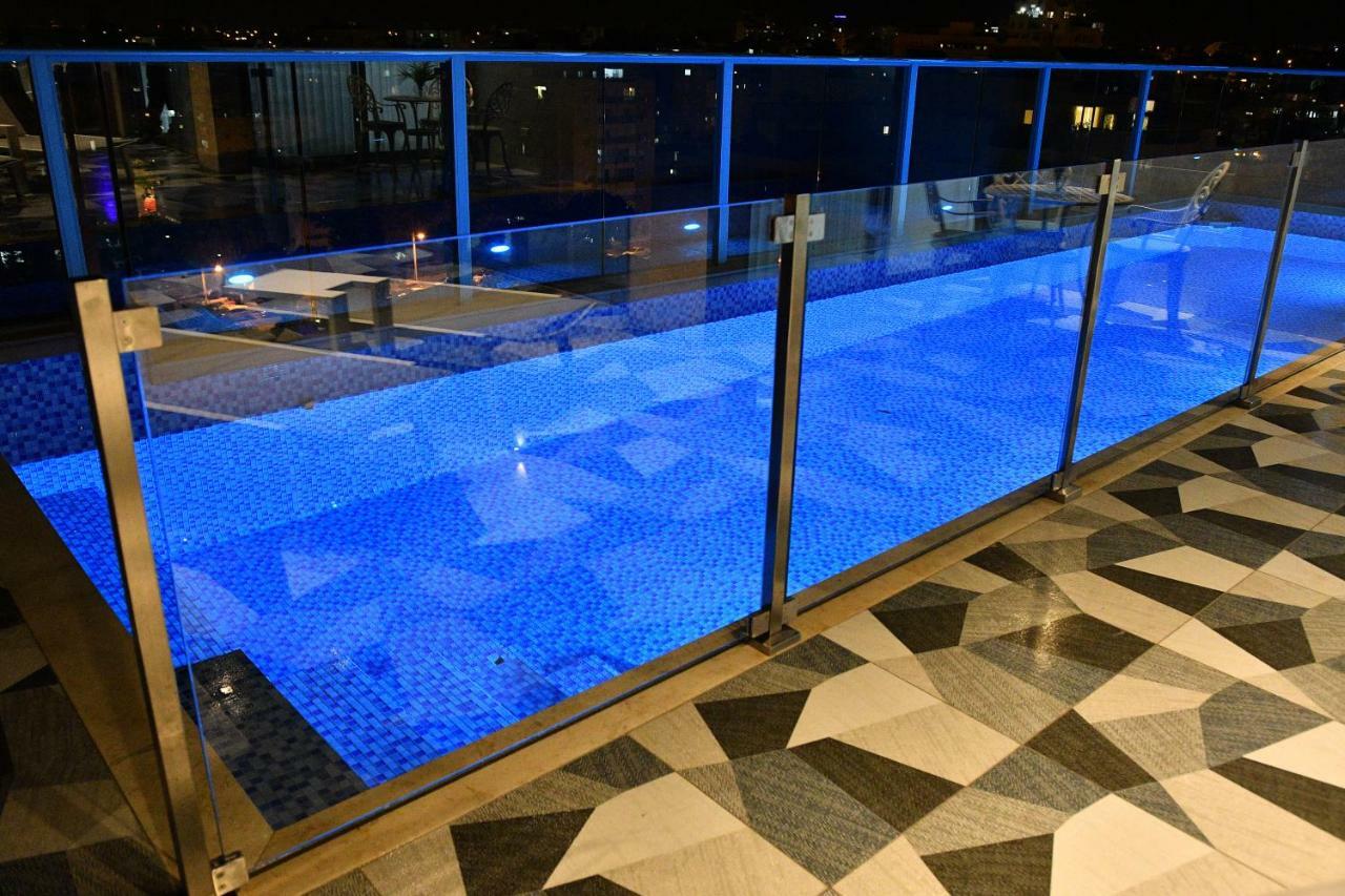 Luxury Rooftop Apartment In เนทันยา ภายนอก รูปภาพ