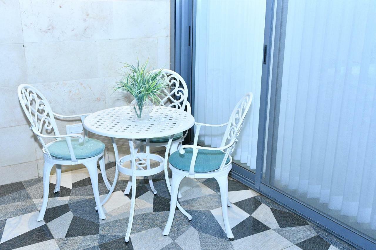 Luxury Rooftop Apartment In เนทันยา ภายนอก รูปภาพ